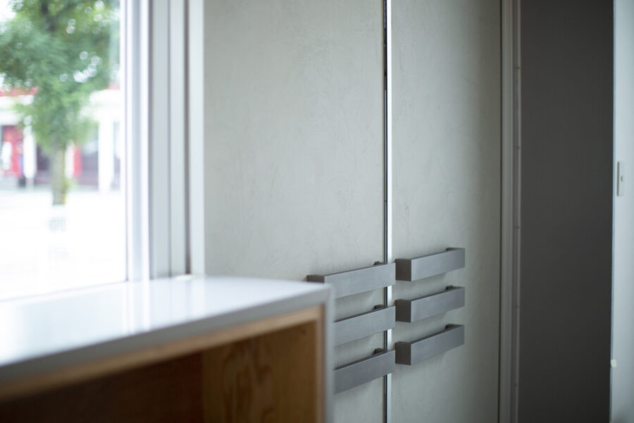 <p>重厚感のある入口が、日常から非日常への扉となります。</p>
